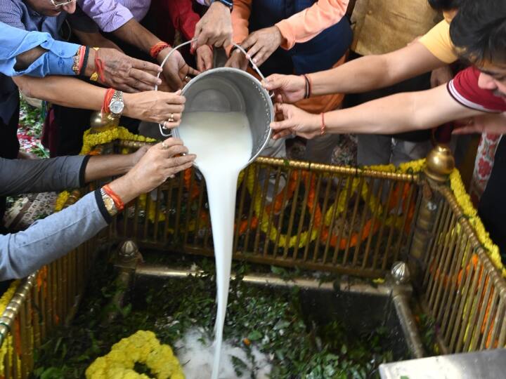 काशी विश्वनाथ मंदिर स्थापना को लेकर श्रद्धालुओं में एक अलग ही उत्साह देखा गया.
