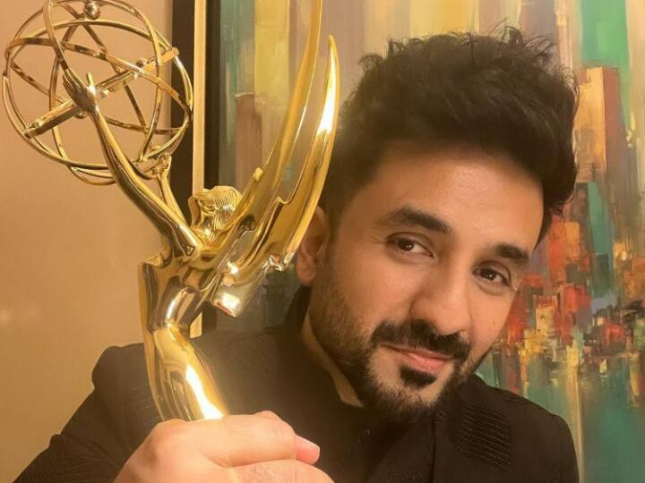 Vir Das was stopped by security at airport while returning with Emmy Award 2023 Emmy Award लेकर जा रहे Vir Das को एयरपोर्ट पर सिक्योरिटी ने रोका, बोले- 'बैग में ये मूर्ति क्या है, दिखाओ?'