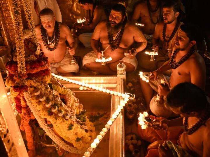 स्थापना दिवस कार्यक्रम में 51 ब्राह्मणों ने वैदिक मंगलाचरण और मंत्र के बीच वेद पारायण किया.