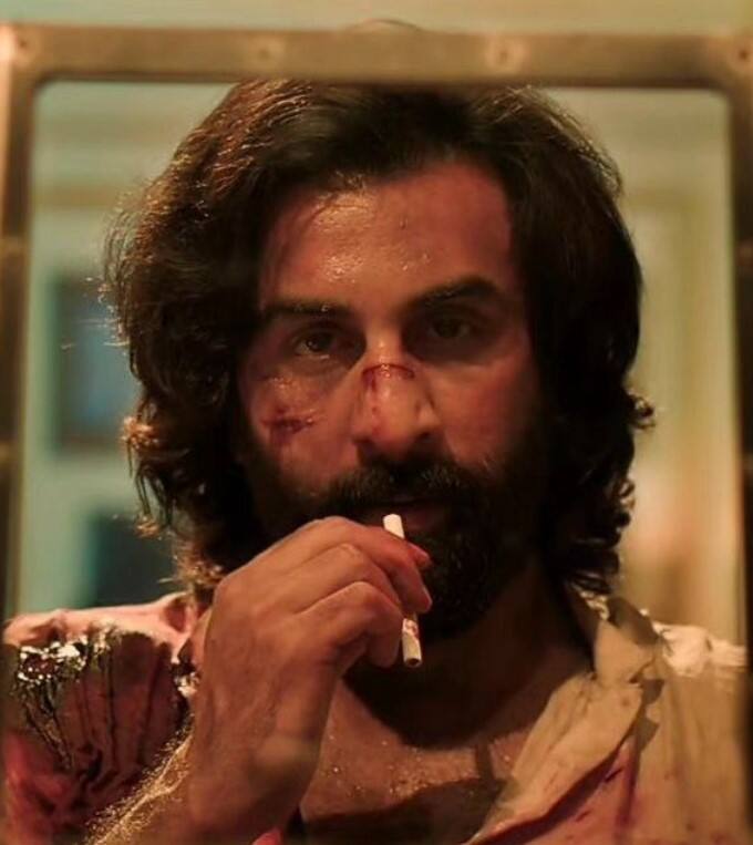 वहीं मीडिया से बातचीत के दौरान जब रणबीर कपूर से ऋषि कपूर के साथ उनके रिलेशन के बारे में पूछा गया, तो एक्टर ने एक ऐसी बात कही जिसे सुनकर उनके फैंस इमोशनल हो जाएंगे.