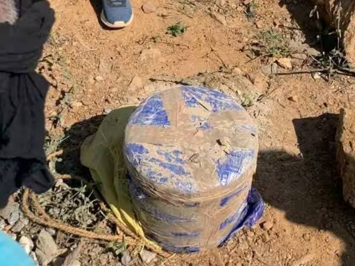 West Singhbhum Anti-Naxal operation Maoist bunkers and hideouts destroyed IED deactivated Jharkhand: पश्चिमी सिंहभूम में चला नक्सल विरोधी अभियान, माओवादियों के बंकर और ठिकाने ध्वस्त, IED निष्क्रिय