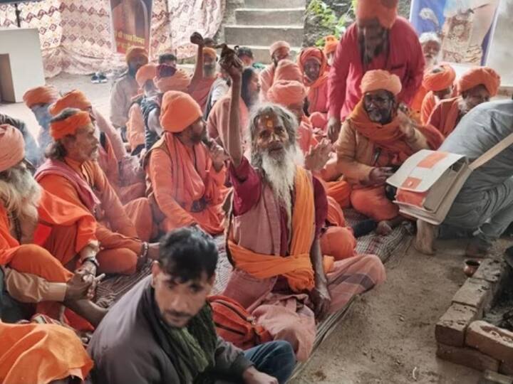 Rajasthan Udaipur Sanatani Chaturmas 2023 Ascetic Monk engaged Penance Raised hands for 10 years ann Rajasthan News: सनातनी चातुर्मास में संतों का मेला, 10 साल से हाथ ऊपर कर तपस्या करने वाले साधु भी पहुंचे, बताई साधना के पीछे की वजह