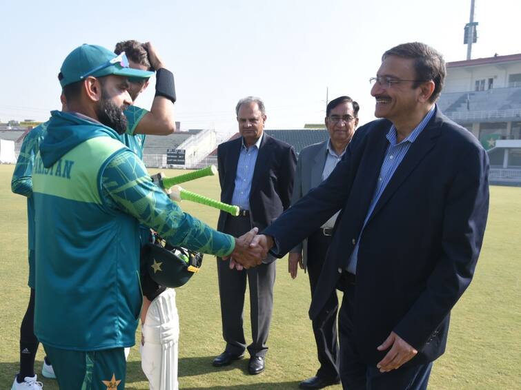 Champions Trophy 2025 Pakistan Cricket Board urges ICC to sign hosting rights agreements Champions Trophy 2025: రాకపోతే నష్ట పరిహారం  ఇవ్వాలి, వేడుకుంటున్న పాకిస్తాన్‌ క్రికెట్‌ బోర్డు