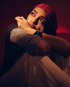 Sobhita Dhulipala Photos : రెడ్​ బ్యాక్​గ్రౌండ్​లో క్యూట్ ఫోటోషూట్ చేసిన శోభితా