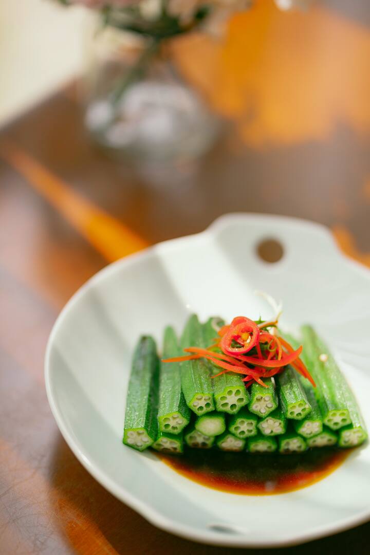 पोटाशी संबंधित अनेक समस्या दूर करण्यासोबतच दृष्टी वाढवण्यात आणि वजन कमी करण्यातही भेंडीची खूप मदत होते.