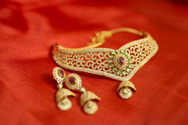 Gold rate today silver rate today gold and silver price in on 26 november monday jewellery shopping latest rates Gold Price Today : लग्नसराईत सोने-चांदी दरवाढीतून दिलासा! तुमच्या शहरातील आजचे दर काय?