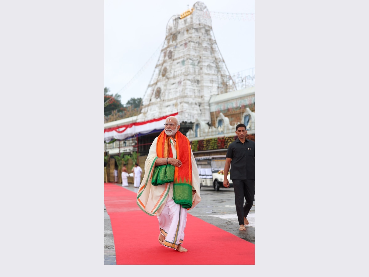 PM Modi Offers Prayers At Venkateswara Swamy Temple In Tirumala Andhra ...