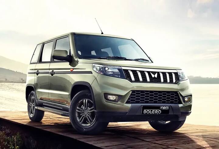 महिंद्रा बोलेरो निओ (Mahindra Bolero Neo) : ही गाडी कंपनीच्या TUV300 चं रिबॅज केलेलं मॉडेल आहे. या गाडीत 7 लोक आरामात बसू शकतात.
