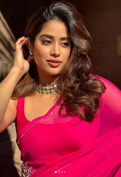 Jhanvi Kapoor: ਜਾਹਨਵੀ ਕਪੂਰ ਨੇ ਪਿੰਕ ਸਾੜ੍ਹੀ 'ਚ ਦਿਖਾਇਆ ਮਨਮੋਹਕ ਅੰਦਾਜ਼, ਖੂਬਸੂਰਤੀ ਦੇਖ ਵਧੀ ਪ੍ਰਸ਼ੰਸਕਾਂ ਦੇ ਦਿਲਾਂ ਦੀ ਧੜਕਣ