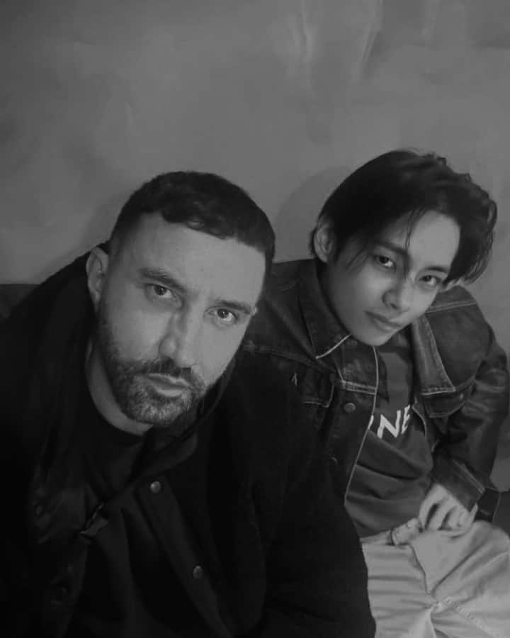 V, sporting a new hairstyle, wore a denim jacket, jeans, and a t-shirt.