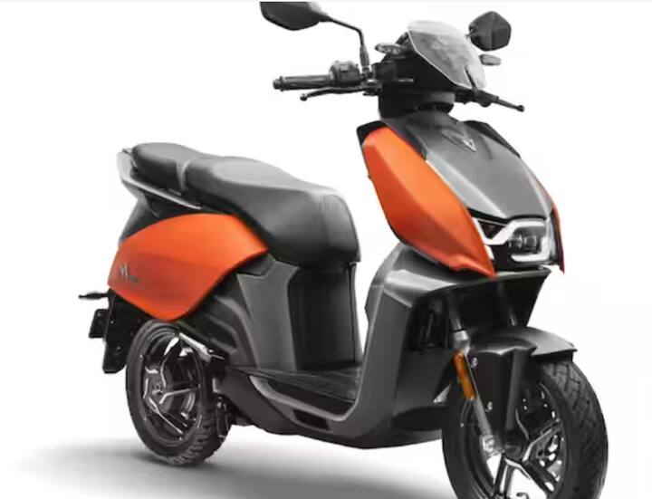 ਤੀਜਾ ਨਾਂ Hero Vida V1 ਇਲੈਕਟ੍ਰਿਕ ਸਕੂਟਰ ਦਾ ਹੈ, ਜੋ ਸਿੰਗਲ ਫੁੱਲ ਚਾਰਜ 'ਤੇ 165 ਕਿਲੋਮੀਟਰ ਤੱਕ ਦੀ ਦੂਰੀ ਤੈਅ ਕਰ ਸਕਦਾ ਹੈ। ਜਿਸ ਦੀ ਕੀਮਤ 1.26 ਲੱਖ ਰੁਪਏ ਐਕਸ-ਸ਼ੋਰੂਮ ਹੈ।