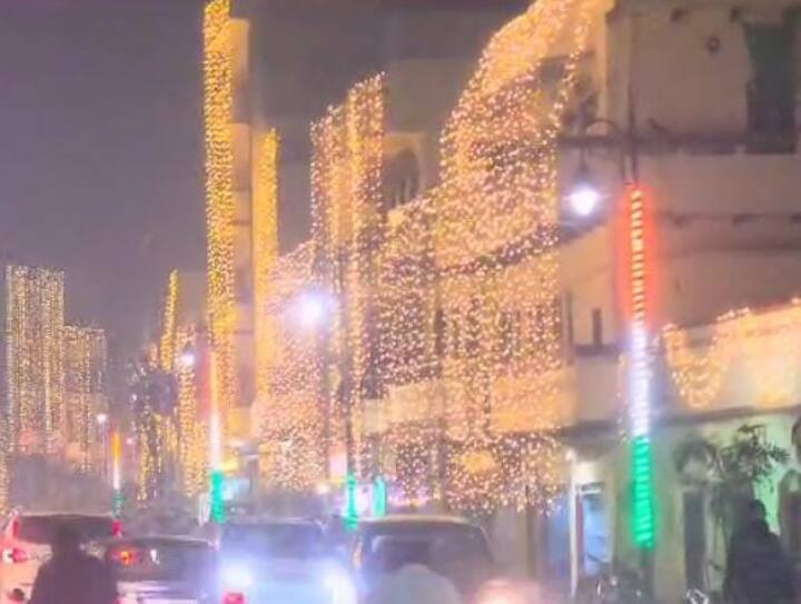 आज वाराणसी के घाट पर देव दीपावली का आयोजन किया जाएगा. इस दौरान देश-विदेश के गणमान्य लोग भी उपस्थित होंगे.