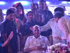 नवी मुंबई में शरद पवार ने बारिश में भीगते हुए दिया भाषण, ताजा हुईं साल 2019 की यादें