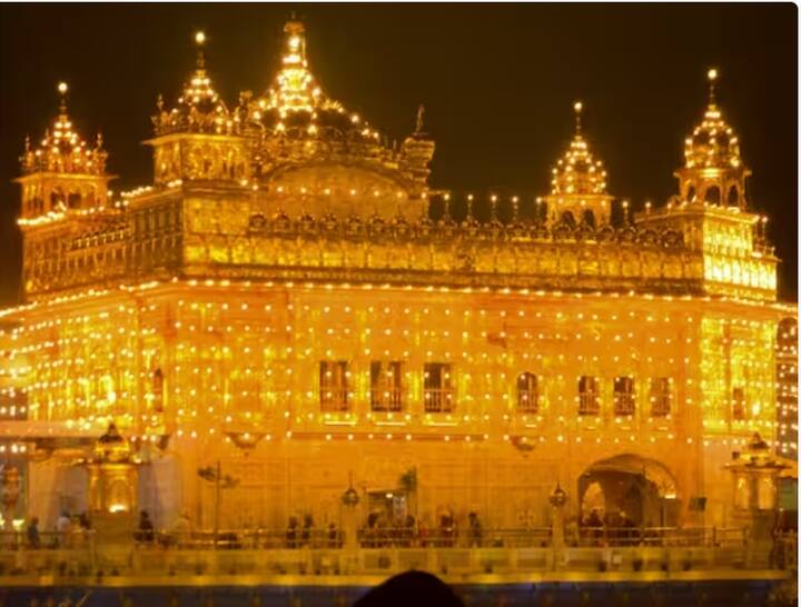 ਅੱਜ ਸ਼ਾਮ ਨੂੰ ਹਰਿਮੰਦਰ ਸਾਹਿਬ ਵਿਖੇ ਸੁੰਦਰ ਆਤਿਸ਼ਬਾਜ਼ੀ ਵੀ ਕੀਤੀ ਜਾਵੇਗੀ। ਇਸ ਦੇ ਦਰਸ਼ਨਾਂ ਲਈ ਅੱਜ ਲੱਖਾਂ ਦੀ ਗਿਣਤੀ ਵਿਚ ਸੰਗਤਾਂ ਹਰਿਮੰਦਰ ਸਾਹਿਬ ਵਿਖੇ ਨਤਮਸਤਕ ਹੋਈਆਂ।