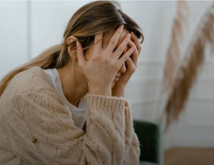 ਜੇਕਰ ਉਹ ਪੁਲਿਸ ਤੋਂ ਕਿਸੇ ਕਿਸਮ ਦੀ ਮਦਦ ਚਾਹੁੰਦੀ ਹੈ ਤਾਂ ਉਹ 100 ਜਾਂ 112 'ਤੇ ਕਾਲ ਕਰ ਸਕਦੀ ਹੈ। ਦੂਜੇ ਪਾਸੇ ਜੇਕਰ ਉਹ ਆਪਣੇ ਅਧਿਕਾਰਾਂ ਬਾਰੇ ਗੱਲ ਕਰਨੀ ਅਤੇ ਇਸ ਬਾਰੇ ਕੋਈ ਸ਼ਿਕਾਇਤ ਕਰਨਾ ਚਾਹੁੰਦੀ ਹੈ ਤਾਂ ਉਹ ਰਾਸ਼ਟਰੀ ਮਨੁੱਖੀ ਅਧਿਕਾਰ ਕਮਿਸ਼ਨ ਨੂੰ 14433 'ਤੇ ਫੋਨ ਕਰਕੇ ਆਪਣੇ ਵਿਚਾਰ ਪ੍ਰਗਟ ਕਰ ਸਕਦੀ ਹੈ।