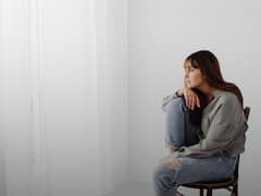 ये हेल्पलाइन नंबर महिलाओं के मुसीबत में आते हैं काम, आज ही कर लीजिए मोबाइल में सेव