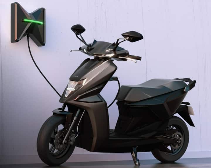 Simple.One SimpleOne જેવા જ પ્લેટફોર્મ પર બનેલ છે. તેમાં 3.7kWh ક્ષમતાનું બેટરી પેક હશે. કંપનીનો દાવો છે કે આ સ્કૂટર સિંગલ ચાર્જ પર 151 કિલોમીટરનું અંતર કાપવામાં સક્ષમ હશે.