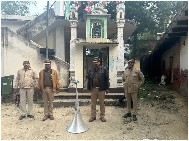 UP Police Action on illegal loudspeakers Removed from mosques Mandir and religious places ANN UP News: यूपी में मंदिर-मस्जिदों पर फिर सख्ती, हटाए गए अवैध लाउडस्पीकर, एक्शन में यूपी पुलिस