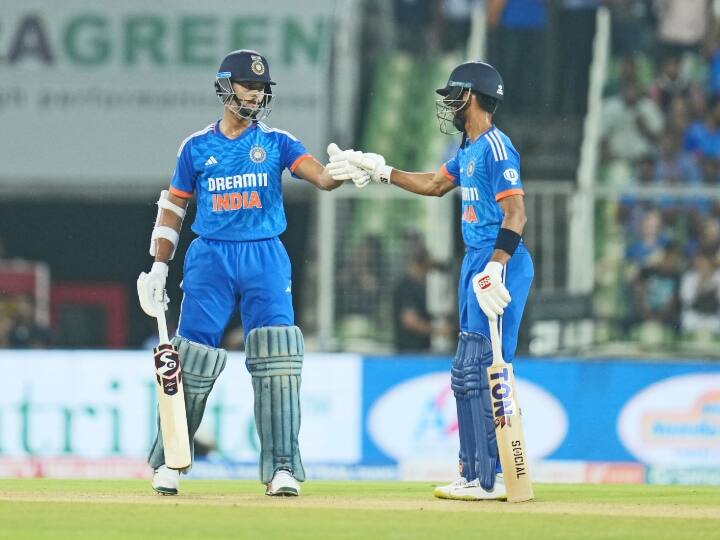 Yashasvi Jaiswal accepted his mistake after getting player of the match in IND vs AUS 2nd T20I and said sorry to Ruturaj Gaikwad IND vs AUS: 'प्लेयर ऑफ द मैच' बनने के बाद यशस्वी ने स्वीकार की अपनी गलती, जानें क्यों ऋतुराज को कहा सॉरी