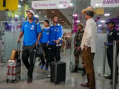 IND vs AUS: ऑस्ट्रेलिया के खिलाफ तीसरे टी20 के लिए गुवाहटी पहुंची टीम इंडिया, तस्वीरों में सूर्या ब्रिगेड का दिखा खास अंदाज़