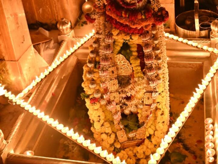 वेद पारायण कार्यक्रम के बाद श्री काशी विश्वनाथ धाम में त्रंबकेश्वर हाल में एक विद्वत गोष्ठी का आयोजन किया गया.