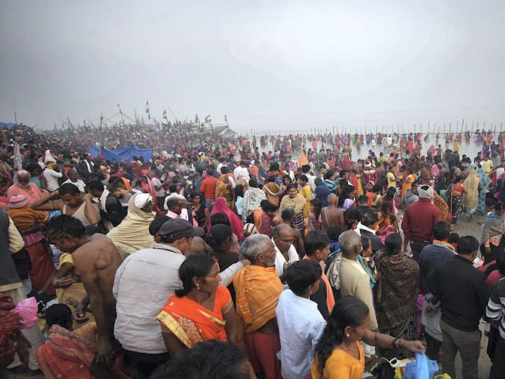 Kartik Purnima 2023 witnessed a surge of devotion at the Ganga ghats in Varanasi, Haridwar, and Patna. Faithful devotees immersed themselves in the sacred waters, performing rituals.