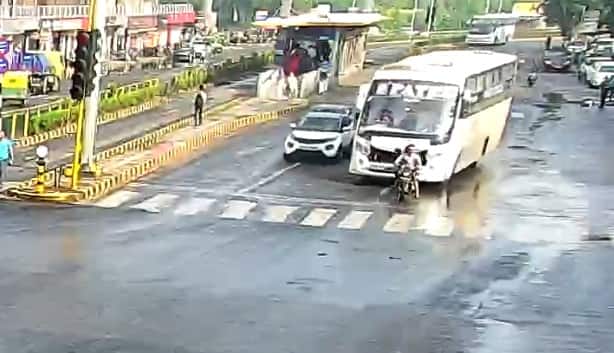 Ahmedabad News: 22-yr-old dies as bus runs over her at Shivranjani Ahmedabad News: બાઇક પર સવાર કપલને ખાનગી બસે મારી ટક્કર, મંગેતરની સામે જ રોડ પર યુવતીનું મોત