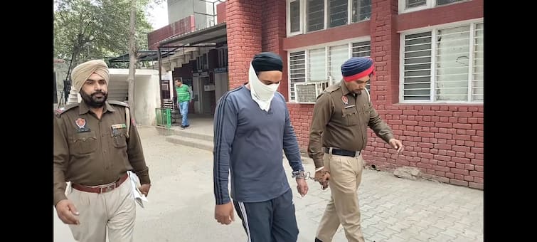 Punjab police fake constable arrested from Moga Fake Constable: ਪੰਜਾਬ ਪੁਲਿਸ ਦਾ ਨਕਲੀ ਕਾਂਸਟੇਬਲ ਮੋਗਾ ਤੋਂ ਕਾਬੂ, ਪੁਲਿਸ ਨੂੰ ਹੀ ਦੇਣ ਲੱਗਾ ਸੀ ਚਕਮਾ 