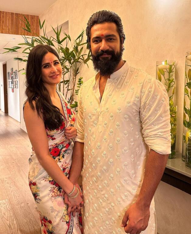 बिग बी से पहले कैटरीना कैफ अपने पति को 15 करोड़ का अपार्टमेंट गिफ्ट कर चुकी हैं. वहीं, विक्की ने भी अपनी लेडी लव को 1.3 करोड़ की डायमंड रिंग दी थी. विक्की कौशल अपनी पत्नि कैटरीना कैफ को महंगा तोहफा दे चुके हैं. उन्होंने कैटरीना को