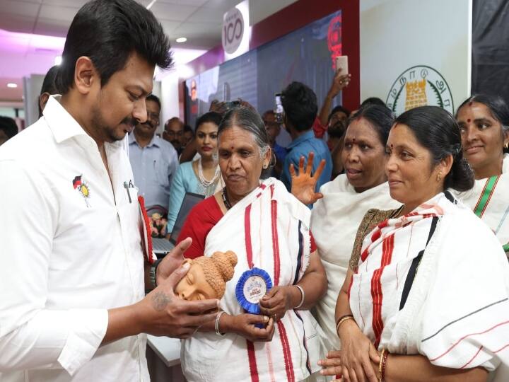 சினிமா மற்றும் அரசியலில் முக்கிய புள்ளியாக திகழும் அமைச்சர் உதயநிதி ஸ்டாலின் இன்று தனது 46வது பிறந்தநாளை கொண்டாடுகிறார்.