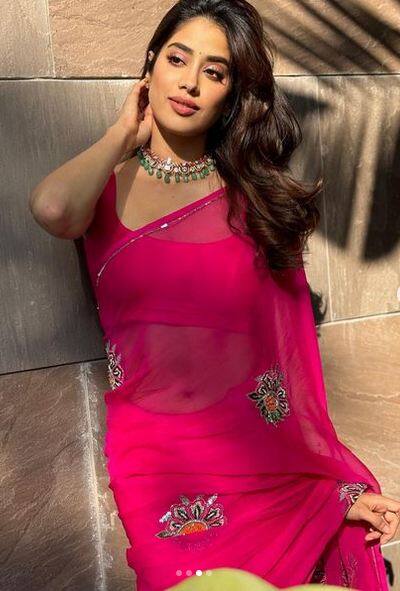 ਜਾਹਨਵੀ ਕਪੂਰ ਨੇ ਪਿੰਕ ਸਾੜ੍ਹੀ 'ਚ ਦਿਖਾਇਆ ਮਨਮੋਹਕ ਅੰਦਾਜ਼