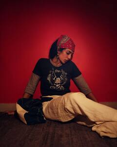 Sobhita Dhulipala Photos : రెడ్​ బ్యాక్​గ్రౌండ్​లో క్యూట్ ఫోటోషూట్ చేసిన శోభితా