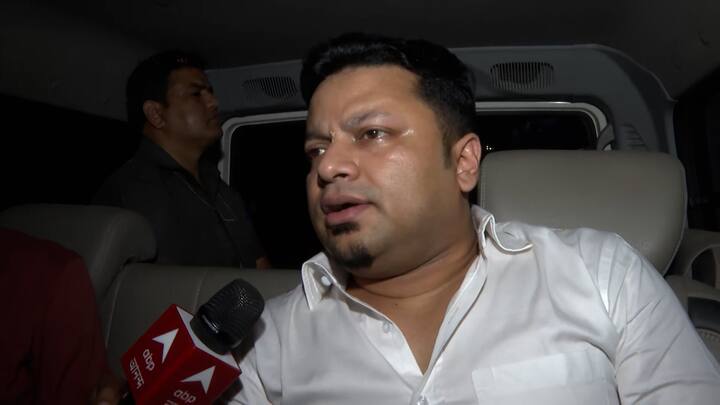 অনুপমের দাবি, এই ধরনের উচ্চতর নেতৃত্বের সভার ক্ষেত্রে তিনি ডাক পান না। এবারেও যেমন তিনি ডাক পাননি।