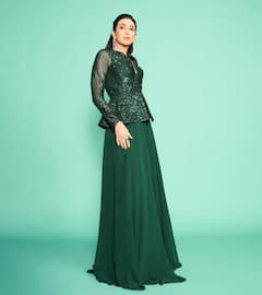 Karisma Kapoor Dons An Emerald Green Traditional Attire, Ideal For Wedding Look; See Pics