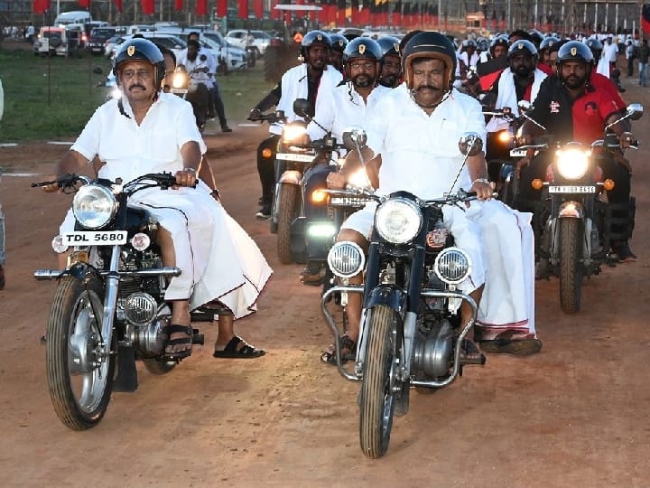 Minister KN Nehru concluded DMK's second youth team conference by driving a two-wheeler rally. DMK Bike Rally:திமுக இரண்டாவது இளைஞர் அணி மாநாடு: இருசக்கர பேரணியை வாகனம் ஓட்டி அமைச்சர் கே.என்.நேரு நிறைவு செய்து வைத்தார்.