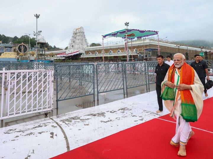 PM Modi took a break from his hectic election campaigning schedule in the neighbouring poll-bound state of Telangana. He will now resume campaigning with a roadshow in Hyderabad today. (Image Source: X/@Narendramodi)