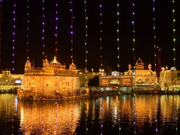 वहीं 12 नवंबर को दिवाली के साथ-साथ स्वर्ण मंदिर में 'बंदी छोड़ दिवस' भी मनाया गया था. उस दिन भी श्रद्धालुओं की भारी भीड़ उमड़ी थी.