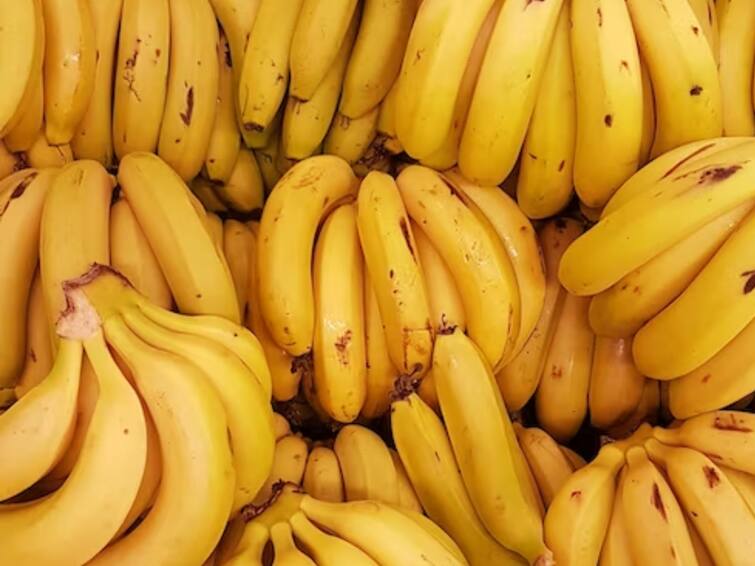 Unhealthy Food Combination 4 Foods You Should Avoid Eat With Banana Unhealthy Food Combination :வாழைப்பழத்தை இந்த பொருட்களுடன் நிச்சயம் சேர்த்து சாப்பிடாதீர்கள்..  உடல்நல பிரச்சனை ஏற்படுமாம்...
