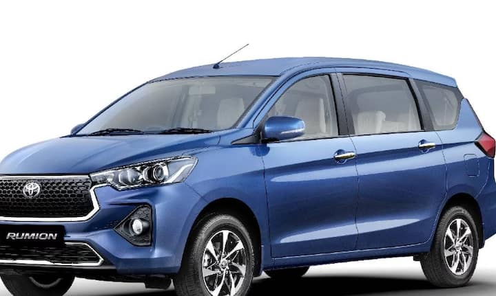 टोयोटा रूमियनमध्ये पेट्रोल आणि सीएनजीचाही पर्याय आहे. यात 7 जण बसू शकतील एवढी जागा आहे. त्याची एक्स-शोरूम किंमत 10.29 लाख रुपये आहे.