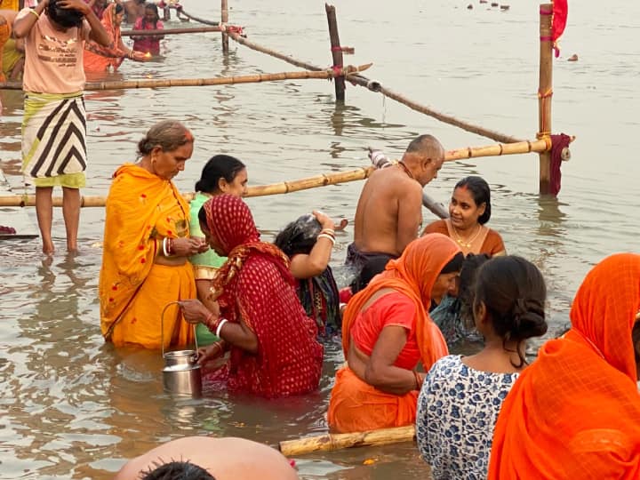 Kartik Purnima 2023 Ganga Nahan Significance on Kartik Purnima Crowd on Ghats of Patna For Ganga Snan ANN Kartik Purnima 2023: कार्तिक पूर्णिमा के दिन गंगा नहान का क्या है महत्व? पटना में घाटों पर देर रात से उमड़े श्रद्धालु