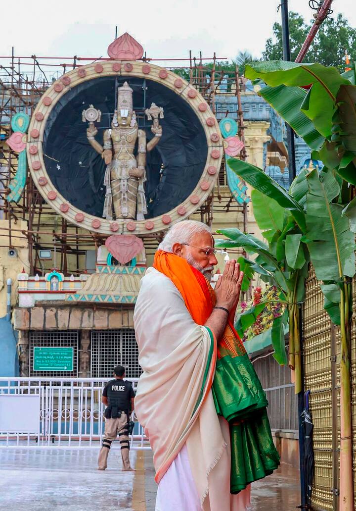 তিনি এক্স হ্যান্ডেলে লেখেন, ১৪০ কোটি ভারতীয়র সমৃদ্ধি কামনায় আমি প্রার্থনা করেছি।