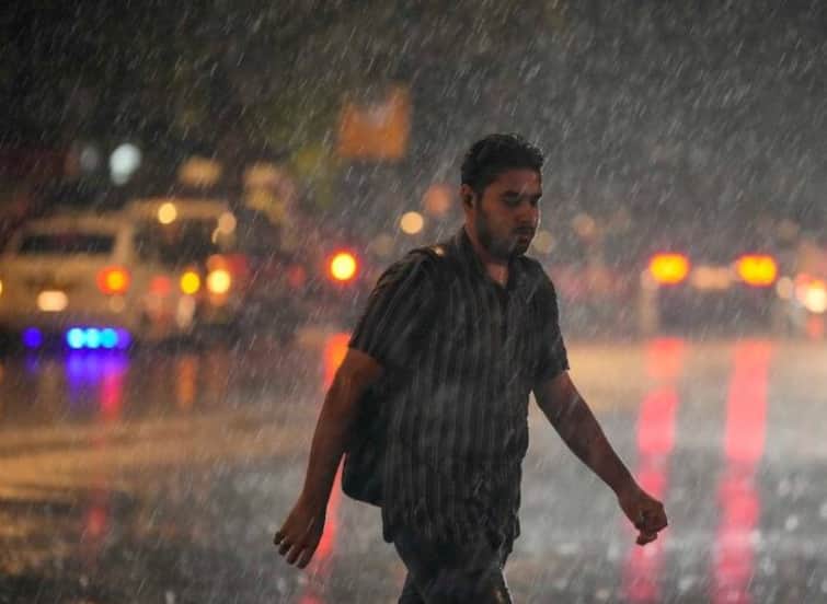Delhi weather update rainfall lashes delhi ncr bringing mercury down  Delhi Rain: દિલ્હી-એનસીઆરમાં ઘણા વિસ્તારોમાં સામાન્ય વરસાદ વરસ્યો 