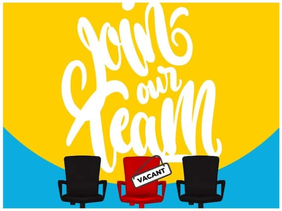 Sarkari Naukri: यहां 1200 से ज्यादा पद पर चल रही है भर्ती, इन लोगों को आसानी से मिलेगी नौकरी