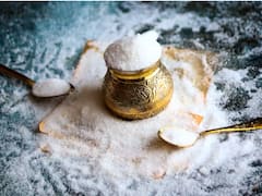 पाकिस्तान में लोगों को जितने में मिल रहा आटा और चीनी, यहां मिल जाएगा उतने में सोना और चांदी