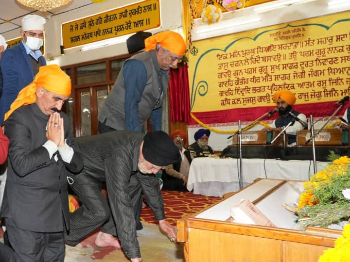 HP News Guru Nanak 554th birth anniversary Himachal Pradesh CM Sukhwinder Singh Sukhu greeted people on Guru Nanak Jayanti ANN HP News: CM सुक्खू ने दी गुरु नानक की 554वीं जयंती की शुभकामनाएं, गुरुद्वारा पहुंचकर नवाया शीश