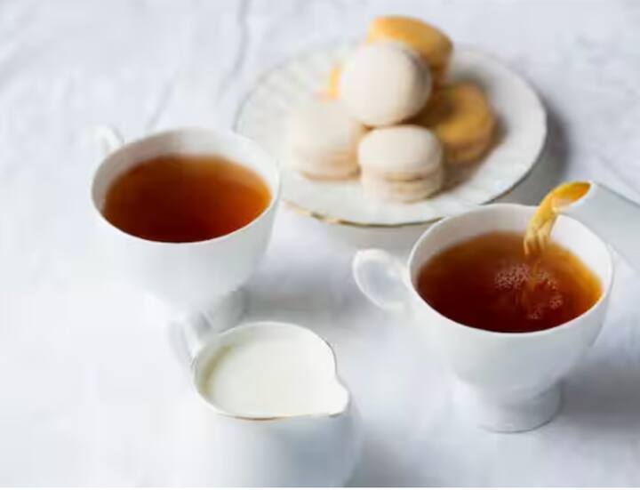 ਜਦੋਂ ਕਿ ਜੇਕਰ ਤੁਸੀਂ 5 ਸਟਾਰ ਹੋਟਲ ਵਿੱਚ ਉਹੀ ਚਾਹ ਪੀਂਦੇ ਹੋ, ਤਾਂ ਤੁਹਾਨੂੰ ਇਸਦੇ ਲਈ 500 ਤੋਂ 1000 ਰੁਪਏ ਦੇਣੇ ਪੈ ਸਕਦੇ ਹਨ। ਪਰ ਜੇ ਅਸੀਂ ਕਹੀਏ ਕਿ ਕੁਝ ਚਾਹਾਂ ਦੀ ਕੀਮਤ ਇਸ ਤੋਂ ਬਹੁਤ ਜ਼ਿਆਦਾ ਹੈ, ਤਾਂ ਤੁਸੀਂ ਕੀ ਕਹੋਗੇ?