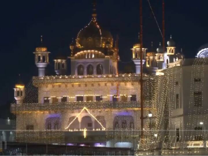 गोल्डन टेंपल में आज शाम को मनमोहक आतिशबाजी भी की जाएगी. जिसको देखने के लिए लाखों की संख्या में श्रद्धालु आज गोल्डन टेंपल पहुंचे हैं.