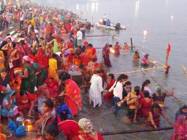 Kartik Purnima 2023: कार्तिक पूर्णिमा के दिन गंगा नहान का क्या है महत्व? पटना में घाटों पर देर रात से उमड़े श्रद्धालु