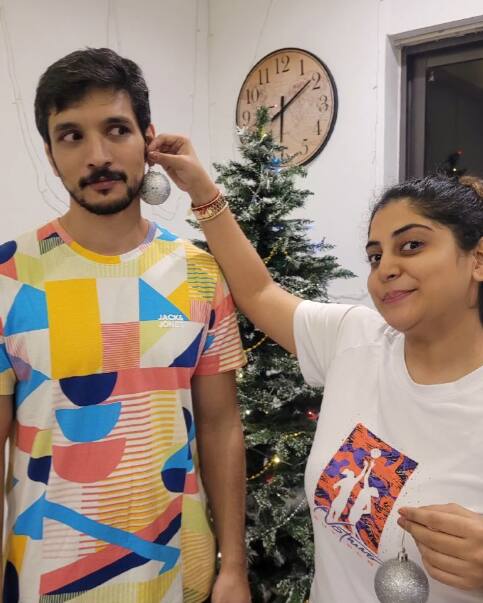 தேவராட்டம் திரைப்படத்தில் இருவரும் இணைந்து நடித்தப் போது காதலில் வீழ்ந்தனர்.