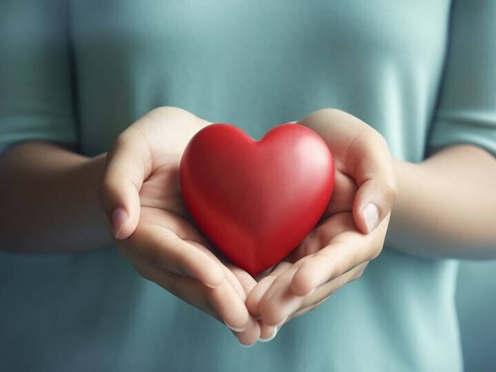 Rise of heart attacks in winter Cardiologists urge people to follow healthy lifestyle Heart Attack: सीने में इस तरफ होने लगे दर्द तो समझ जाए हार्ट अटैक से पहले की है सिग्नल